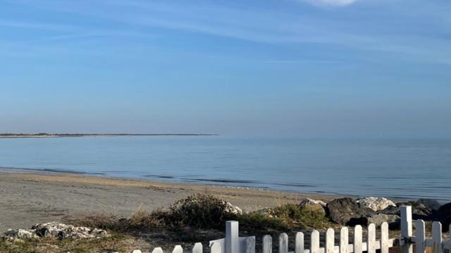 Maison Sur La Plage Avec Vue Mer Panoramique Le Martray Luaran gambar